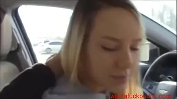 Amateur milf blows stranger in car