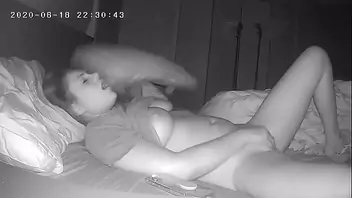 Girl has orgasm in bed cam
