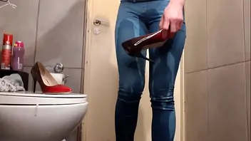 Jeans wetting piss