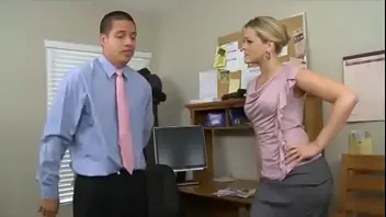 Minifalda follando secretaria