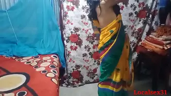 Mom catch when dress changing