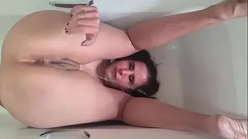Peeing in pussy